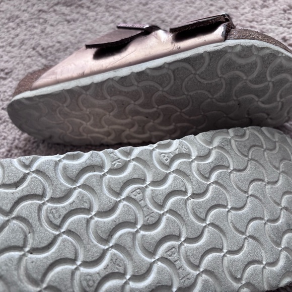 Birkenstock rose gold soft footbed sandals - Picture 4 of 5